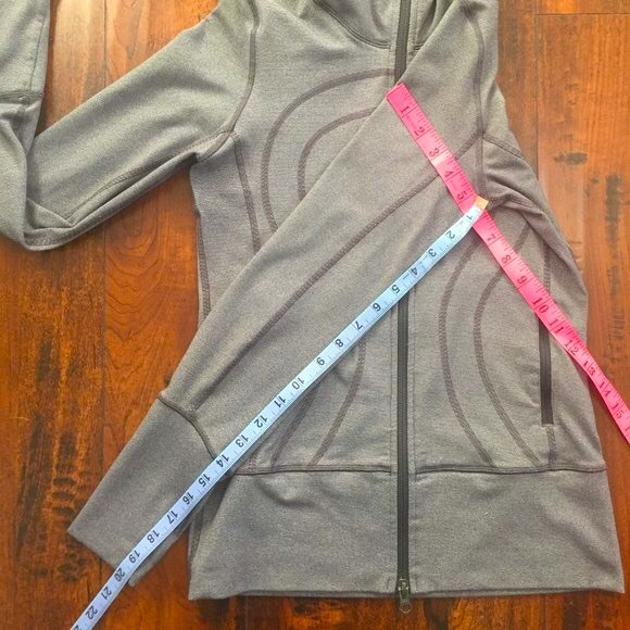 Lululemon In Stride Stripe Jacket - Picture 7 of 9